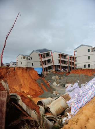 混凝土、民房傾斜