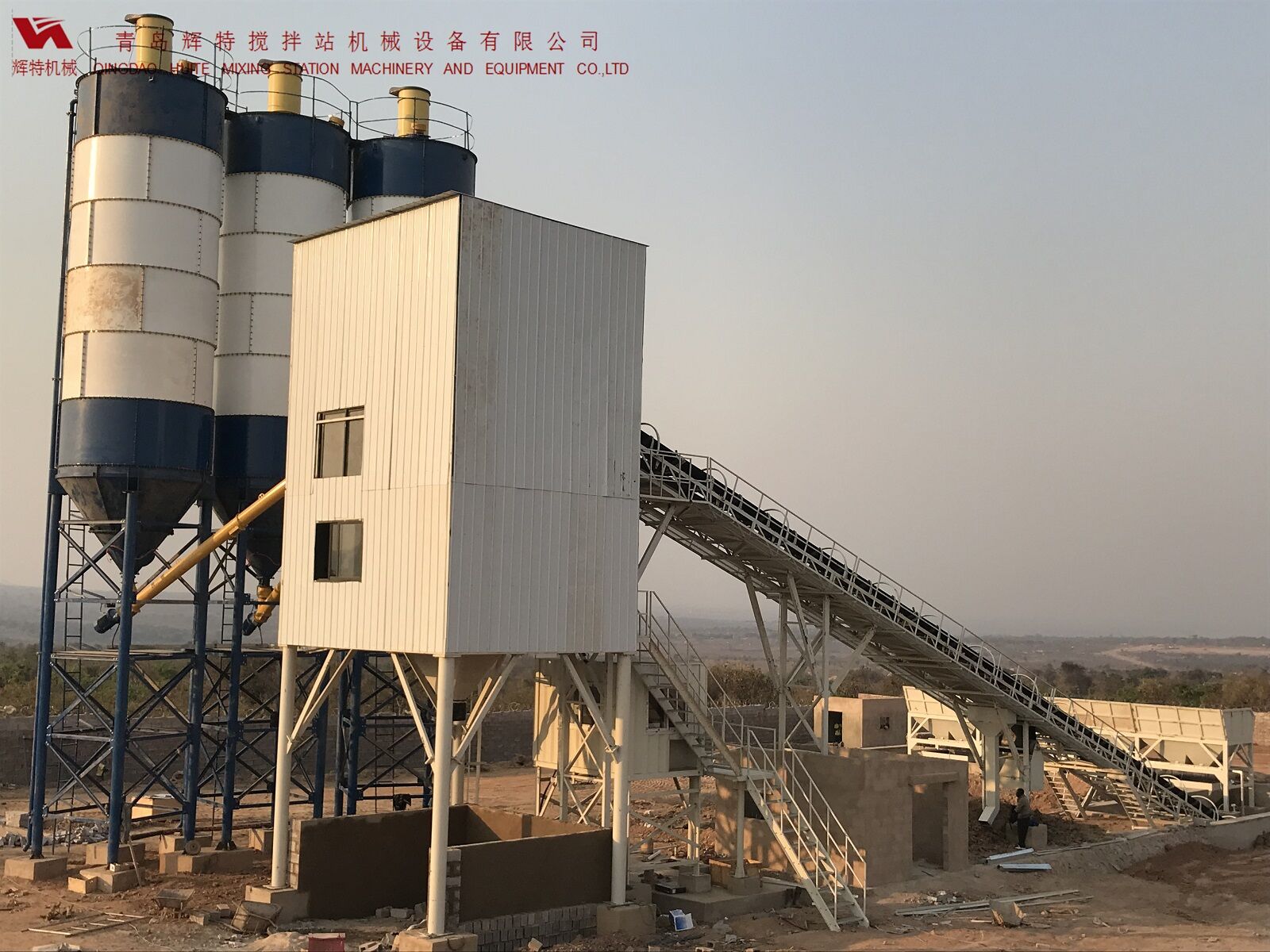 輝特混凝土攪拌站HZS120采用國(guó)內(nèi)外知名品牌，大大降低了設(shè)備故障率