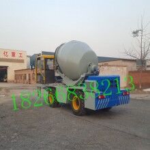 湖北赤壁帶自上料攪拌車廠家說(shuō)明，1.6立方2方流動(dòng)式自裝料自拌水泥罐車價(jià)格