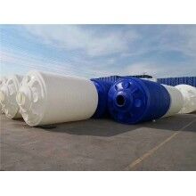 PE水箱 純水水箱 污水水箱 重慶水箱生產(chǎn)廠家 塑料水箱產(chǎn)品常用名稱：塑料水箱、PE水箱、PE桶、蓄水箱、儲水箱、PE儲罐、塑料儲罐、清洗水箱、塑料水箱儲罐、聚乙烯水箱、反滲透塑料水箱、超濾水箱、原水