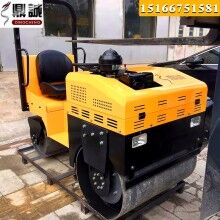 看成??！看1.5噸座駕式柴油壓路機(jī) 雙鋼輪壓路機(jī) 溝槽施工壓土機(jī)