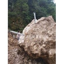  東莞電動(dòng)液壓劈裂機(jī)開采石材施工過(guò)程